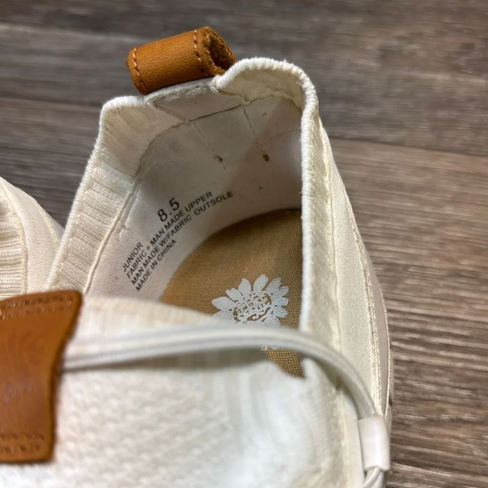 Yellow box White sneakers Shoes woman’s 8.5 (s6)